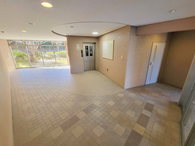 ローレルスクエア登美ヶ丘第Ⅰ期1番館のロビー