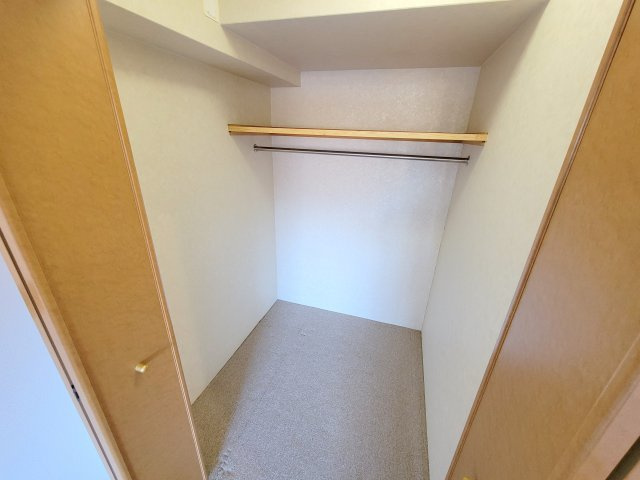 ローレルスクエア登美ヶ丘第Ⅰ期1番館の収納