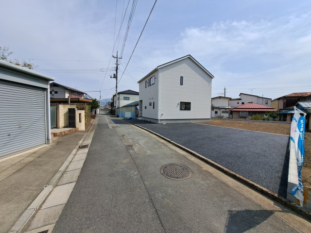 新築　桐生市元宿町第1　クレイドルガーデン　１号棟　の前面道路含む現地写真|現地写真　北西側接道幅員約4ｍ		