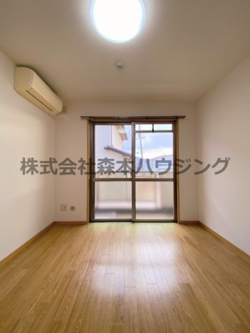 【洋室】 | 　ナビ磐船 | 明るい洋室です