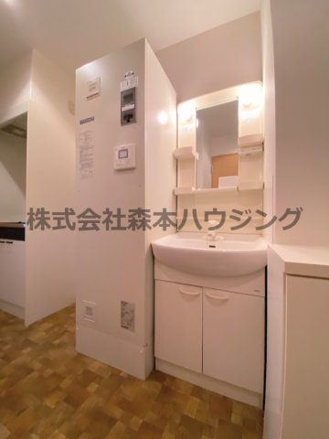 【洗面所】 | 　ナビ磐船 | 明るい洗面所です