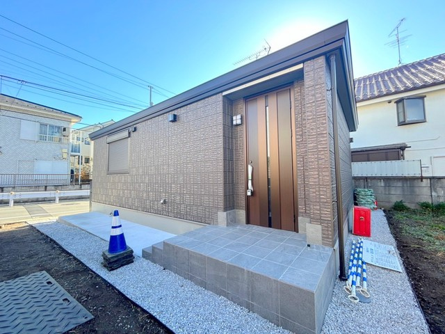 杉並区清水貸家の外観|★戸建てならではの広々とした玄関★