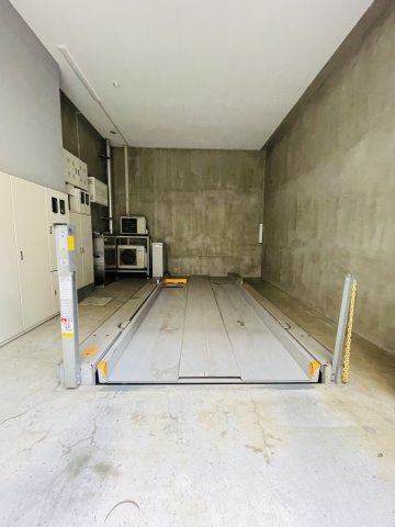 マイネシュロッス四谷の駐車場