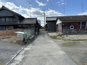 西条市三津屋の前面道路含む現地写真
