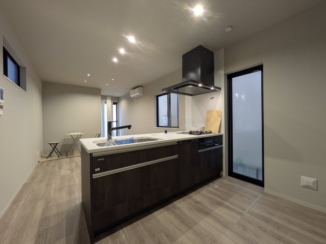 【キッチン】 | 料理をしながらでもご家族との会話を楽しめる対面キッチン