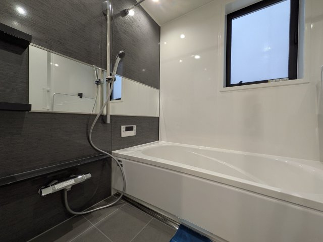 【浴室】 | お子様と一緒にバスタイムを楽しめる広々浴室