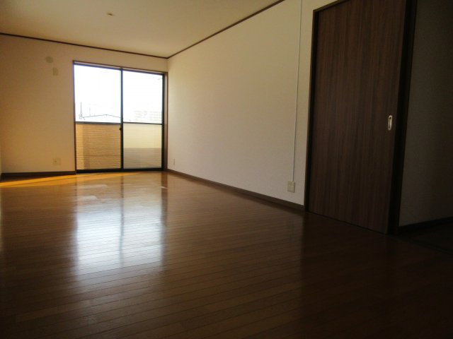 E.Cハイツの居間・リビング