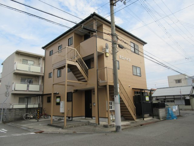 E.Cハイツの外観