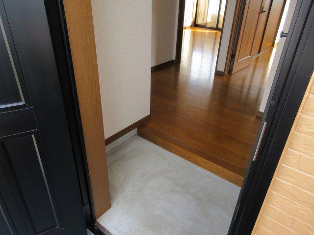 E.Cハイツの玄関