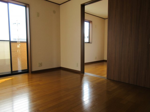 E.Cハイツの洋室