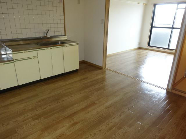 セントラルハイツ中平の居間・リビング