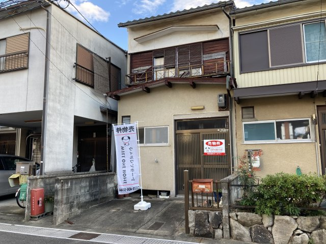小倉町南堀池中古戸建の前面道路含む現地写真