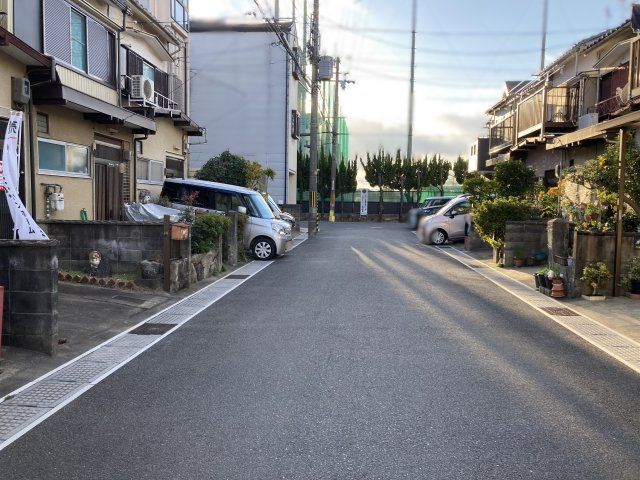 小倉町南堀池中古戸建の前面道路含む現地写真