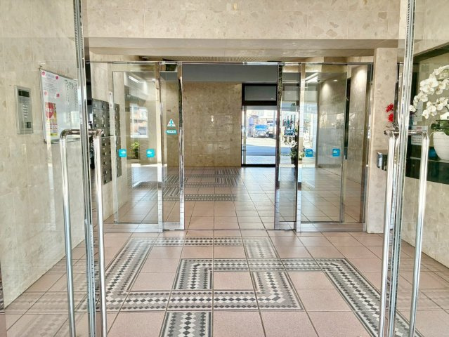 ヒューマンズ六ツ門のエントランス