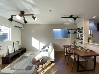 【居間・リビング】 | 新築戸建/小岩1棟 | 家具を置いてもしっかり動線がとれる綺麗な間取りのリビングです。