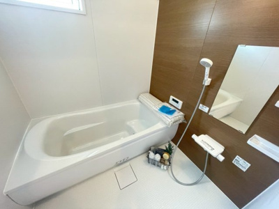 【浴室】 | 新築戸建/小岩1棟 | 1階のお部屋でも明るさが取れております