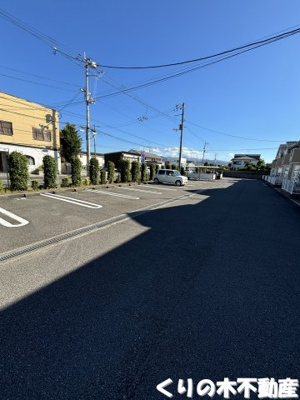 【駐車場】 | ロータス・高田Ａ | 駐車場に車を止められます