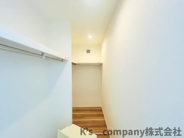 茅ヶ崎市今宿　新築戸建　2号棟の収納|洋室6.7帖のウォークインクローゼット◇奥行きがあり収納力があります◇
