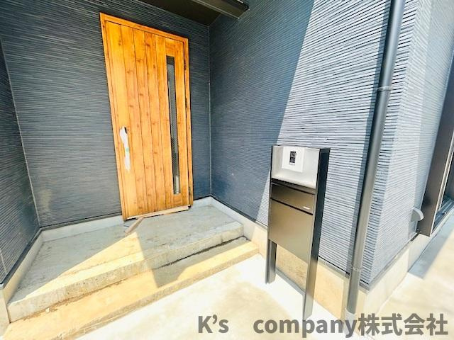 茅ヶ崎市今宿　新築戸建　2号棟の玄関|外玄関周辺スペース◇