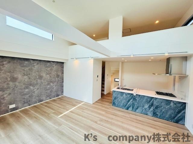 茅ヶ崎市今宿　新築戸建　2号棟の居間・リビング|2階リビングは広々19帖以上あり陽当たり良好です◇