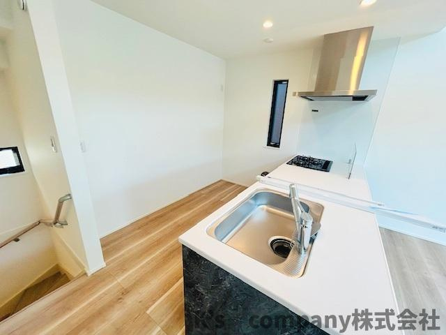 茅ヶ崎市今宿　新築戸建　2号棟のキッチン|ご家族とのコミュニケーションが取りやすいカウンタ―キッチン☆