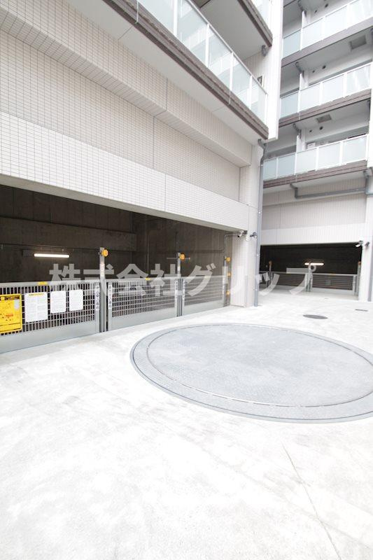 リヴシティ横濱新川町弐番館の駐車場
