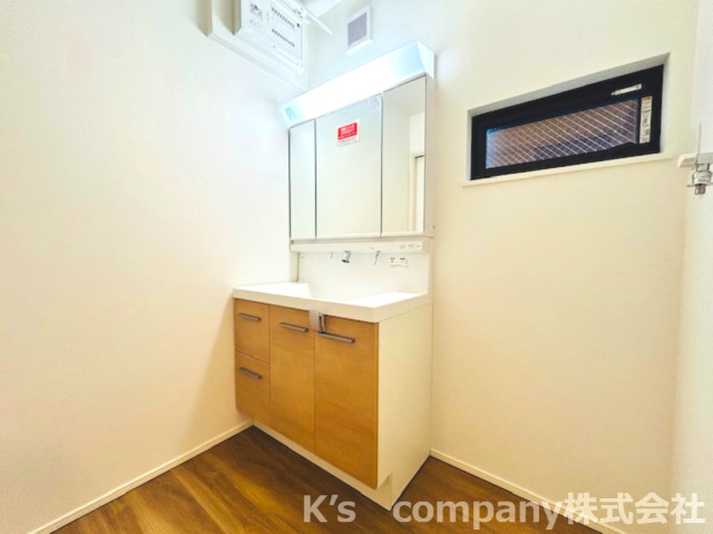 茅ヶ崎市今宿　新築戸建　3号棟の独立洗面台|収納スペースも充実した洗面台です♪