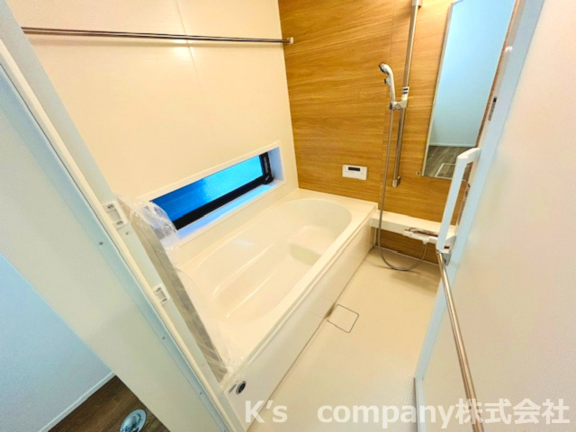 茅ヶ崎市今宿　新築戸建　3号棟の浴室|窓からは陽射しが射し込む明るい浴室☆