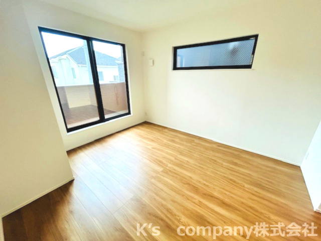 茅ヶ崎市今宿　新築戸建　3号棟の寝室|明るい陽射し差し込む洋室は寝室におすすめです♪