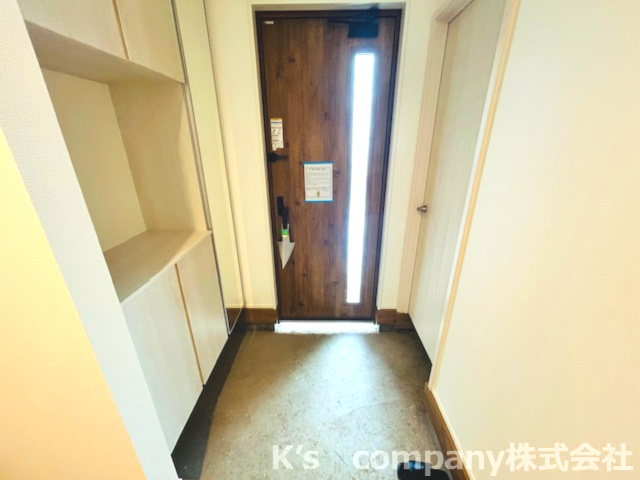 茅ヶ崎市今宿　新築戸建　3号棟の玄関|シューズボックスの他にシューズインクロークもあり収納が充実☆