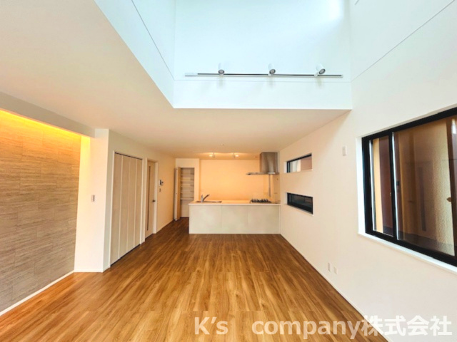 茅ヶ崎市今宿　新築戸建　3号棟の居間・リビング|壁面ライトがおしゃれな空間を演出してくれます☆