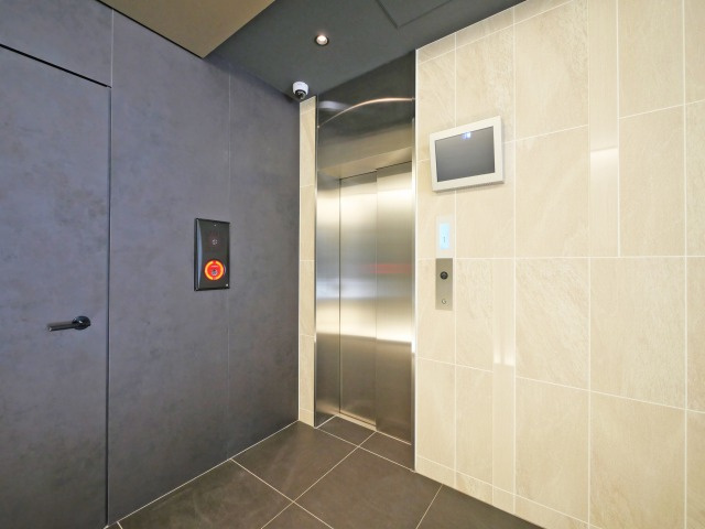 シーズンフラッツ新大阪のエントランス