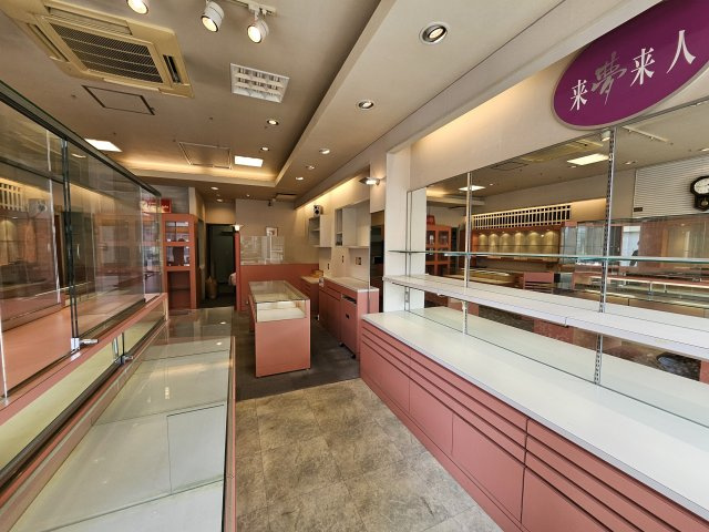 駅前　店舗の内装