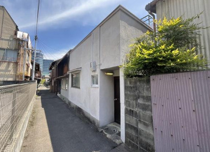 大津市浜町の店舗一部の外観
