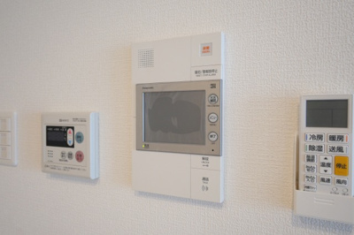 【セキュリティ】 | セレニテ東三国ミラク | モニター付きインターホンです