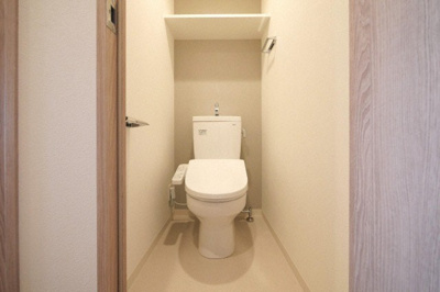 【トイレ】 | アドバンス大阪ストーリア | 落ち着いた色調のトイレです