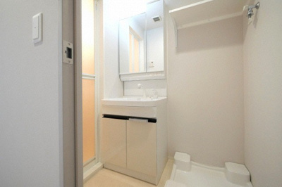 【独立洗面台】 | ベイサイドパークOSAKAサウスレジデンシス | 朝の支度にも助かる、独立の洗髪洗面化粧台