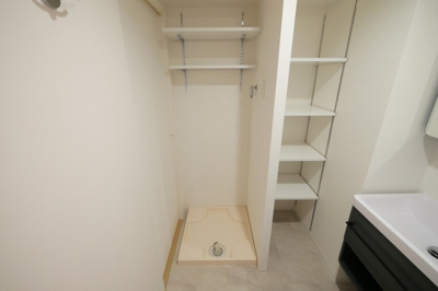 【設備】 | セレニテ難波ミラク壱番館 | 洗濯機置き場です