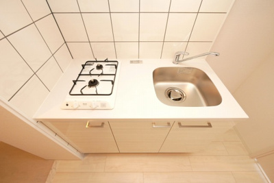 【キッチン】 | エスリード大阪フェリス | コンパクトなキッチンで掃除もラクラク