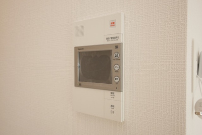 【セキュリティ】 | エスリード大阪デュアルゲート | モニター付きインターホンです