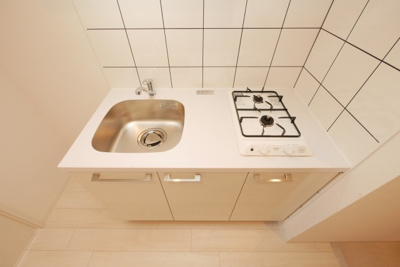 【キッチン】 | エスリード大阪デュアルゲート | コンパクトなキッチンで掃除もラクラク