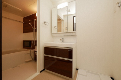 【洗面所】 | Vinoプレジオ本町 | 忙しい朝には欠かせない洗面所です