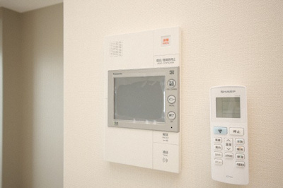 【セキュリティ】 | レジュールアッシュアーバンイール | モニター付きインターホンです