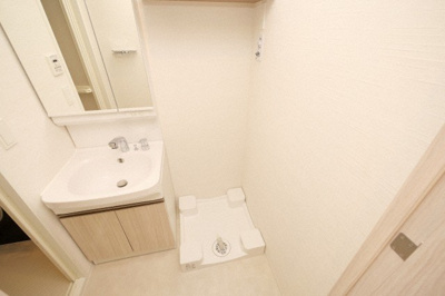 【設備】 | レジュールアッシュアーバンイール | 洗濯機置き場です