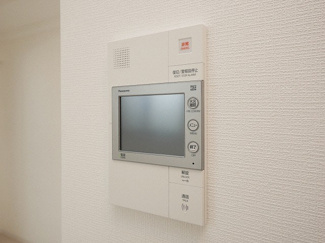 【セキュリティ】 | エスリード弁天町クレール | モニター付きインターホンです