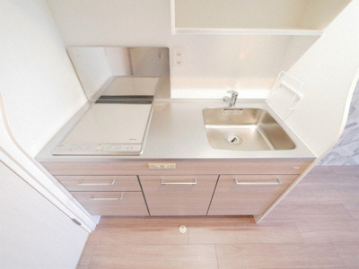 【キッチン】 | セレニテ谷九プリエ | コンパクトなキッチンで掃除もラクラク