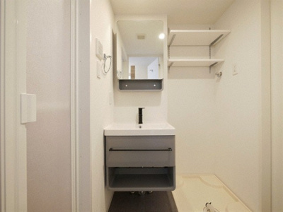 【洗面所】 | セレニテ谷九プリエ | 使いやすい独立洗面台です