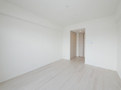 【居間・リビング】 | サムティ夕凪LUKSUS | 使いやすい洋室です