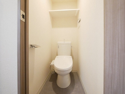 【トイレ】 | プレサンス谷町九丁目駅前 | 落ち着いた色調のトイレです