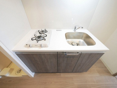 【キッチン】 | プレサンス谷町九丁目駅前 | コンパクトなキッチンで掃除もラクラク